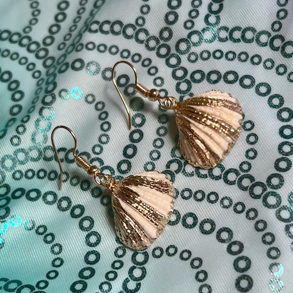NEW Handmade Seashell Earrings 18k Gold Plated - Picture 2 of 7